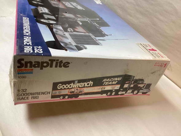 MON1090 - Monogram 1/32 Goodwrench Race Rig - WWHP111442