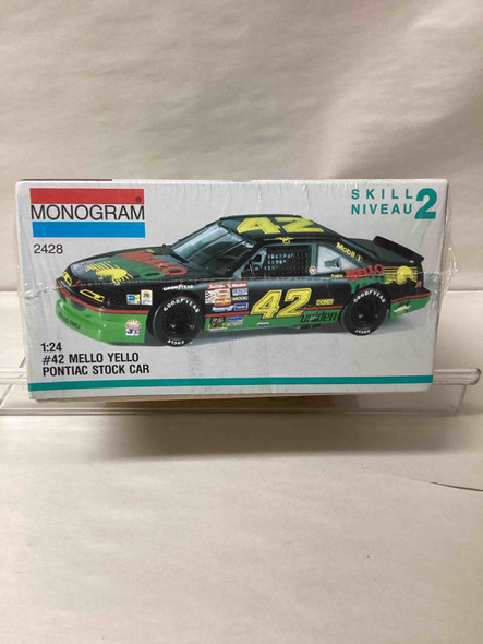 MON2428 - Monogram 1/24 #42 Mello Yellow Pontiac - WWHP111780