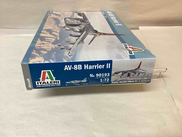 DP-ITA90193 - Italeri 1/72 AV-8B Harrier II (Box Damage)