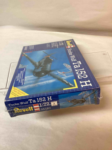 RAG04180 - Revell - 1/144 Ta 152H WWHP112915