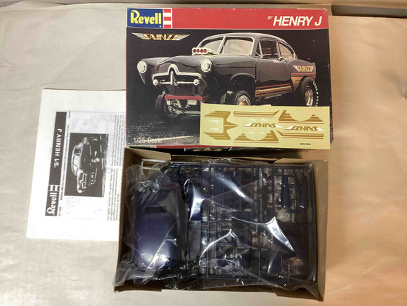 RMX7398 - Revell 1/25 51' Henry J Saints - WWHP113542