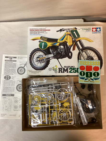 TAM1413 - Tamiya 1/12 Suzuki RM250 Motocrosser - WWHP113585