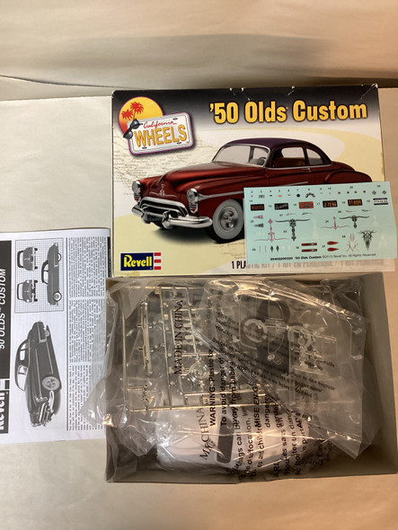 RMX85-4022 - Revell 1/25 '50 Olds Custom - California Wheels - WWHP113789
