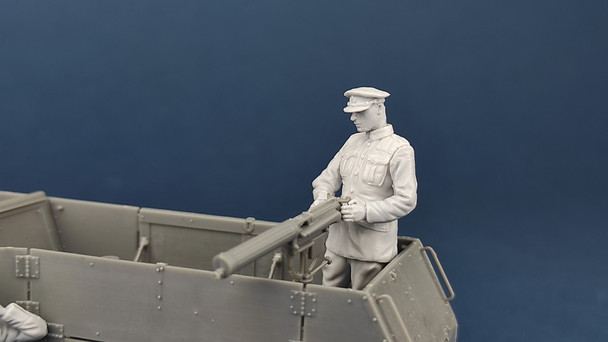 CSMF35029 - Copper State Models - 1/35 Canadian Motor MG Brigade Crewman Checking MG