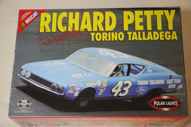 POL6606 - Polar Lights - 1/25 Richard Petty Torino Talladega