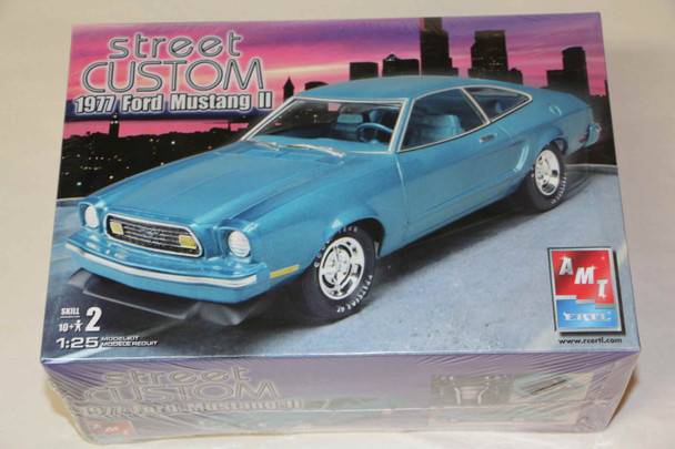 AMT38276 - AMT 1/25 1977 Ford Mustang II