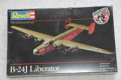 RMX1048 - Revell 1/144 B-24j Liberator - WWWEB10102013