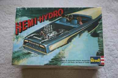 RMX7692 - Revell 1/25 Hemi Hydro Ski boat and trailer - WWWEB10103283