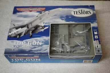 TES7524 - Testors 1/48 FA-18 Hornet w/Top Gun hat - WWWEB10104379