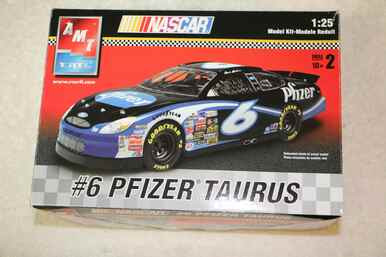 AMT38064 - AMT 1/25 Pfizer Taurus - WWWEB10104449