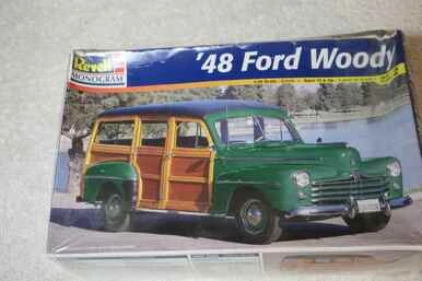 RMX2540 - Revell 1/25 48 Ford Woody - WWWEB10104572