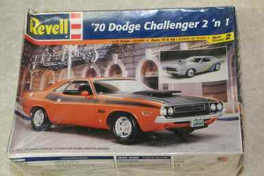 RMX2596 - Revell 1/24 70 Dodge Challenger 2'n1 - WWWEB10104577