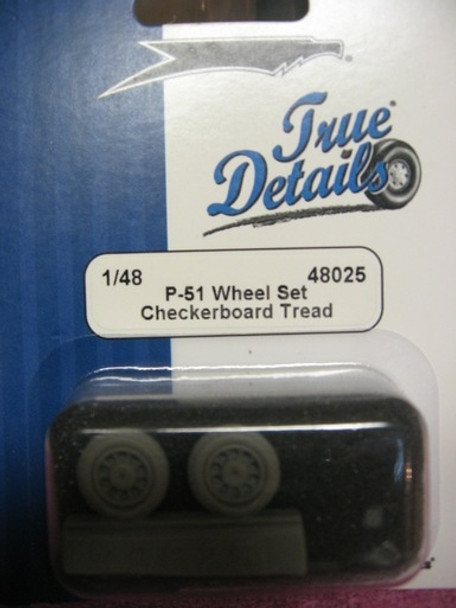 TRU48025 - True Detail 1/48 P-51 Wheel Set 2 Main Wheels - Checkerboard Tread