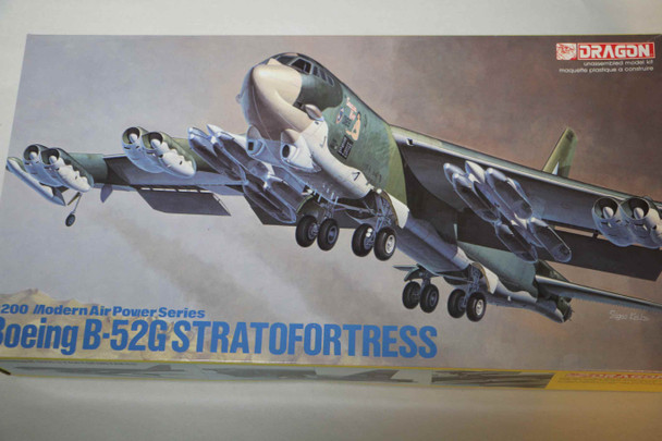 DRA2001 - Dragon 1/200 Boeing B-52G Stratofortress Modern Air Power Series WWWEB10107385