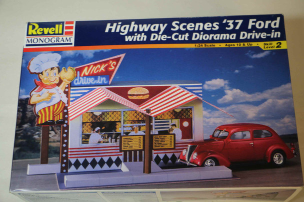 RMO85-7800 - Revell Monogram 1/24 Highway Scenes 37 Ford with die-cut diorama drive-in - WWWEB10108006