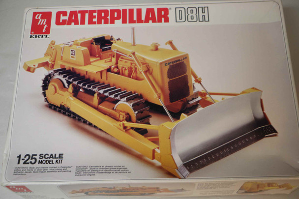 AME6670 - AMT 1/25 Caterpillar D8H - WWWEB10108880