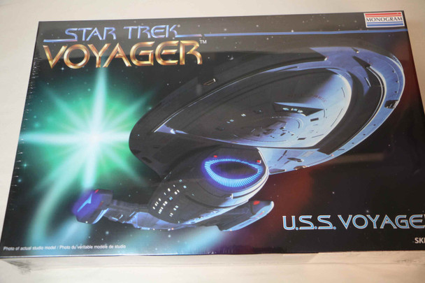 MON3604 - Monogram 1/677 Star Trek U.S.S. Voyager - WWWEB10109468
