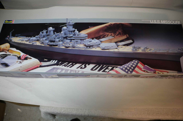 RMX5218 - Revell 1/350 U.S.S. Missouri