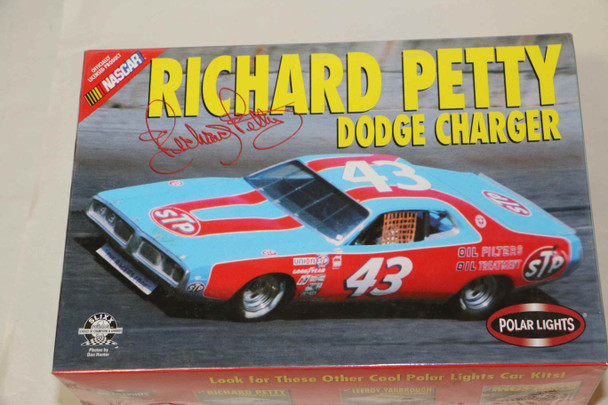 POL6605 - Polar Lights 1/25 Richard Petty Dodge Charger - WWWEB10112639