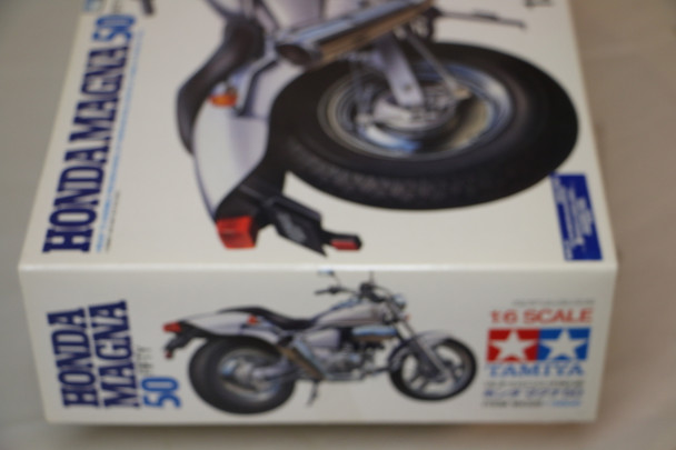 16028 Tamiya 1/6 Honda Magna 50 PREOWNED