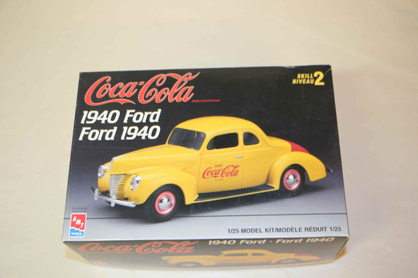 AMTH823 - AMT 1/25 1940 Ford Coca-Cola