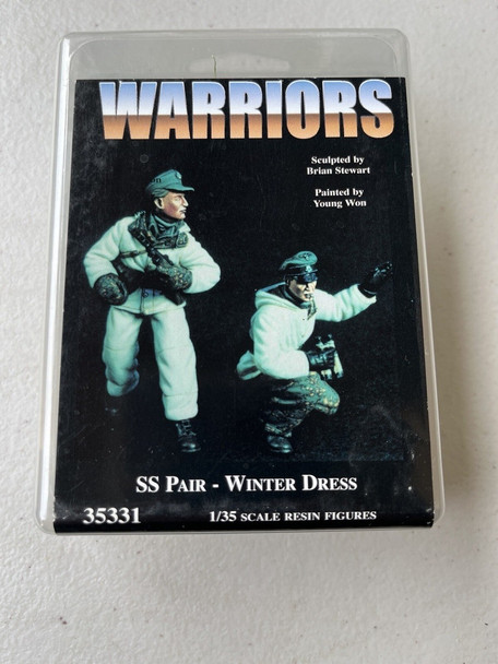 WSM35331 - Warriors Scale Models  1/35  SS Pair Winter Dress