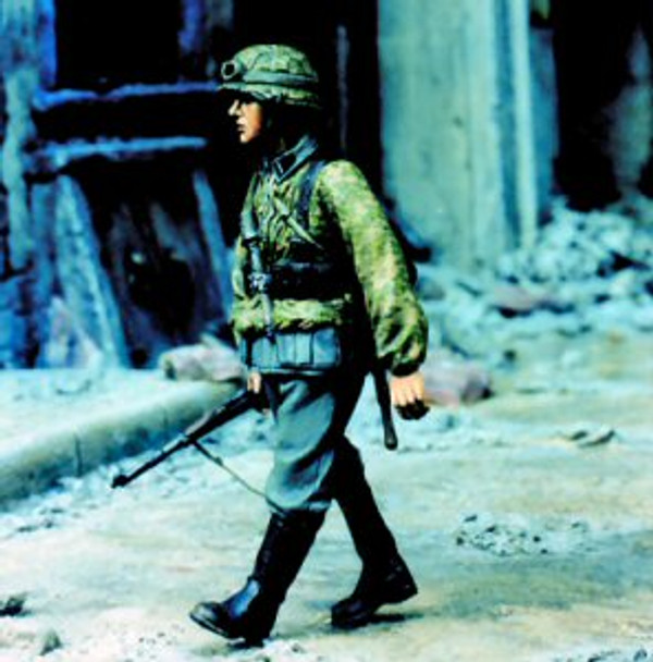 WSM35305 - Warriors Scale Models 1/35 Waffen SS Infantryman Walking
