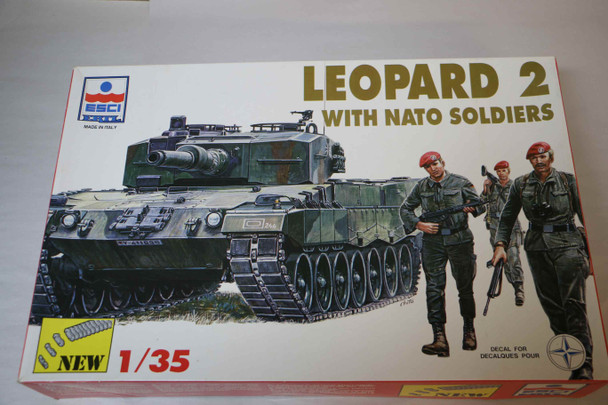 ESC5030 - ESCI 1/35 Leopard 2 with NATO Soldiers WWHP112419