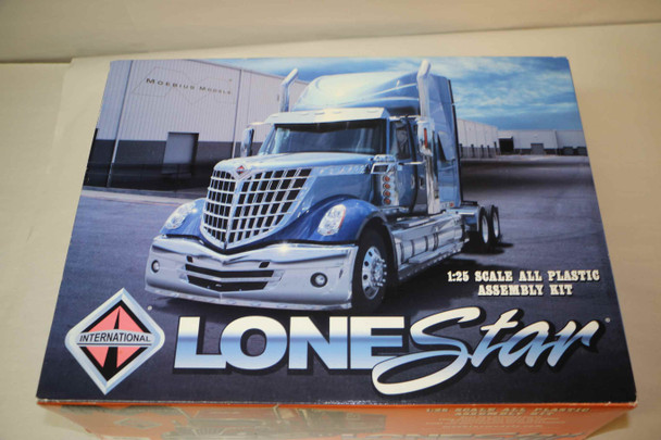 MOE1300 - Moebius Models - 1/25 International Lonestar  WWHP112472