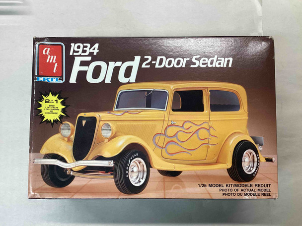 AMT6510 - AMT 1/25 1934 Ford 2-Door Sedan, 2 kits - WWHP113416