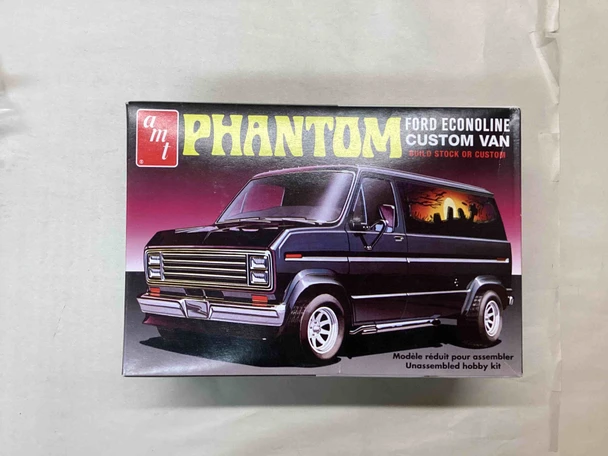 AMT767/12 - AMT 1/25 Phantom Ford Econoline Custom Van - WWHP113463