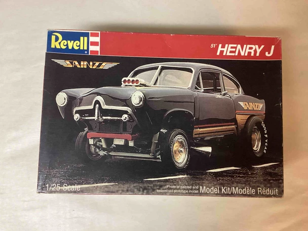 RMX7398 - Revell 1/25 51' Henry J Saints - WWHP113542