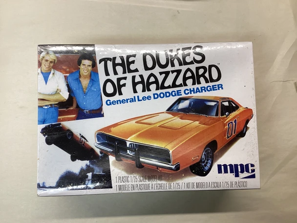 MPC706 - MPC - 1/25 General Lee Dodge Charger - The Dukes of Hazzard - WWHP113774