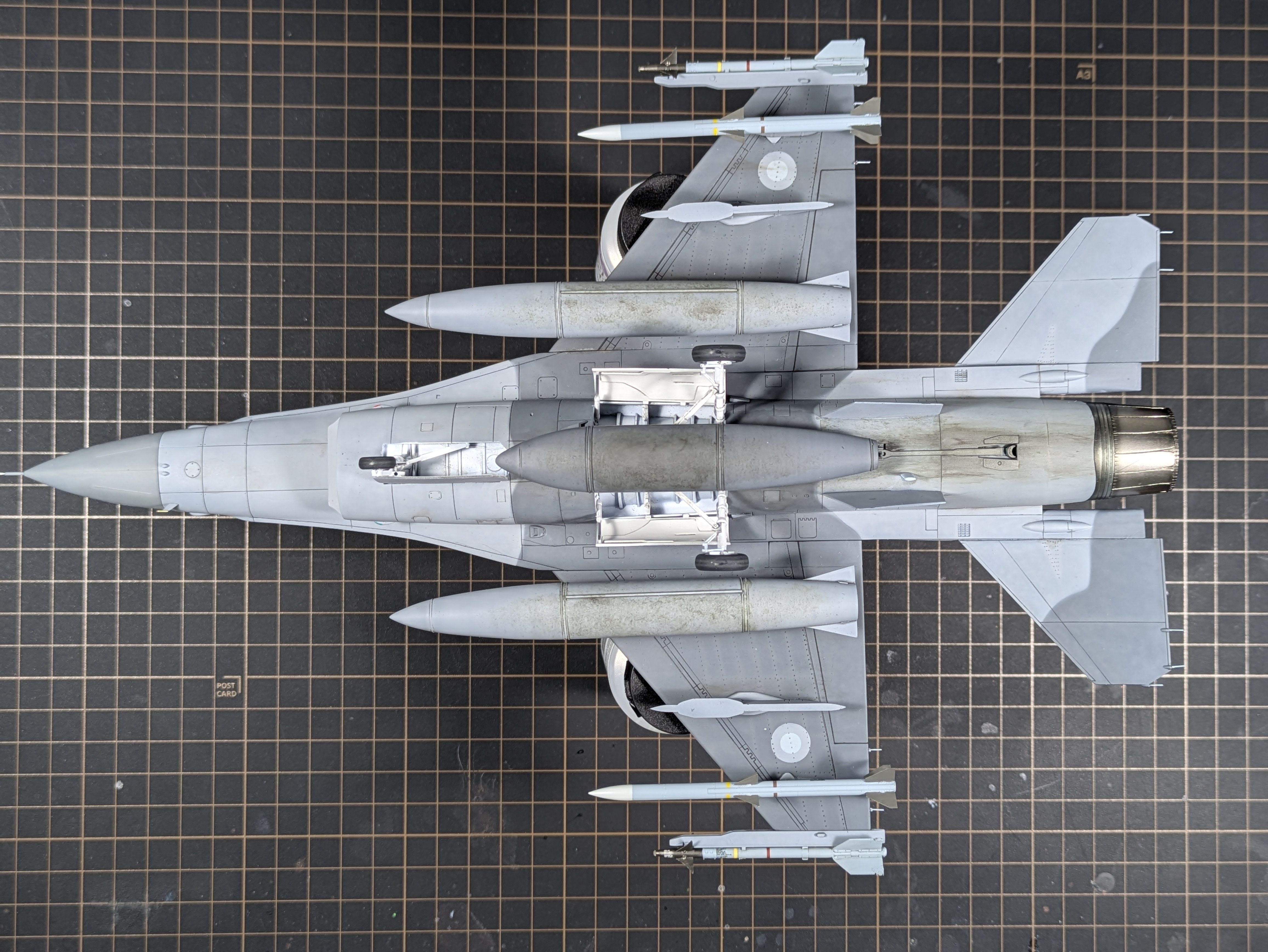 Complete underside - weathering, fuel tanks, missiles, sidewinders