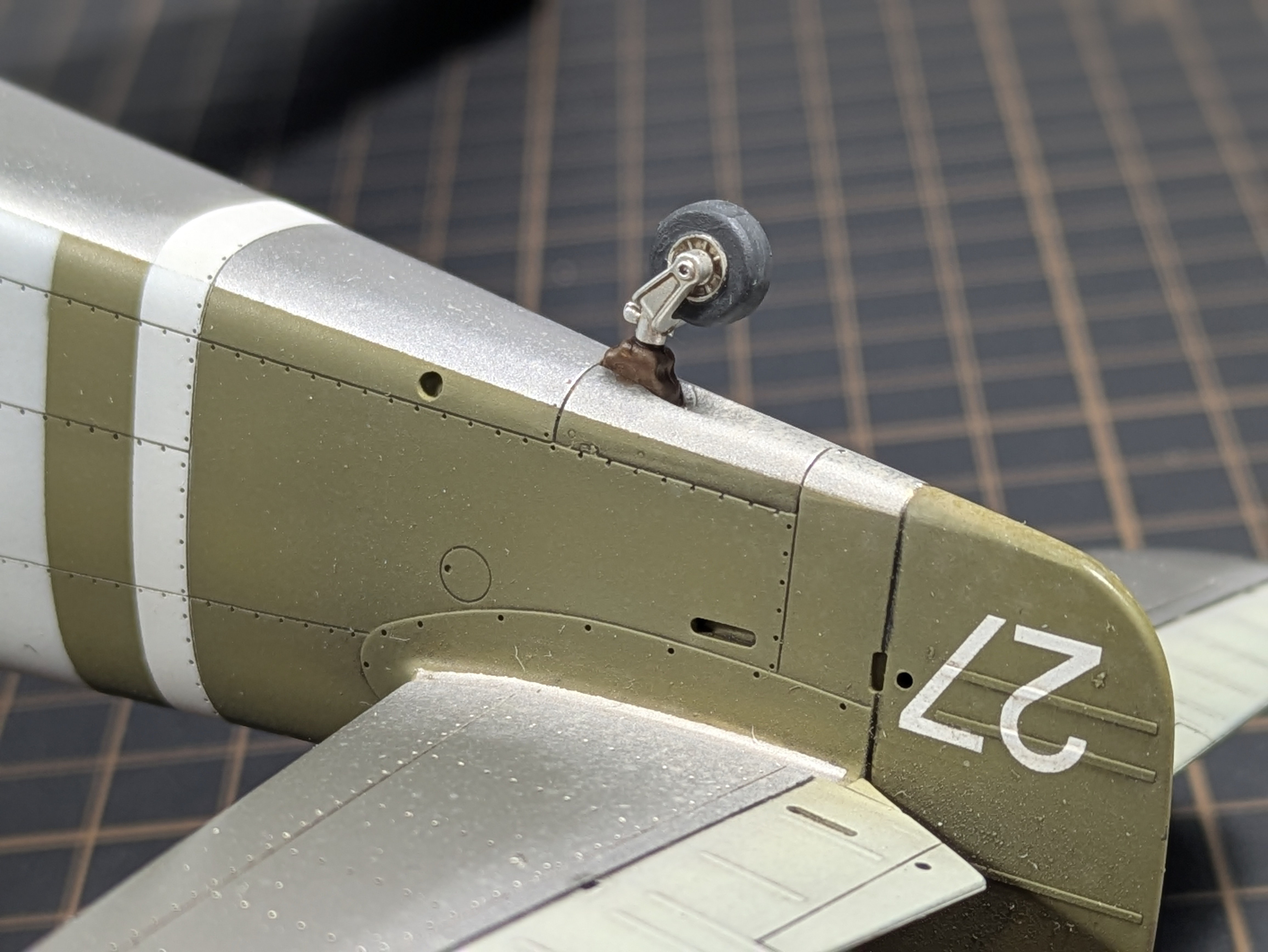 Underside rear landing gear