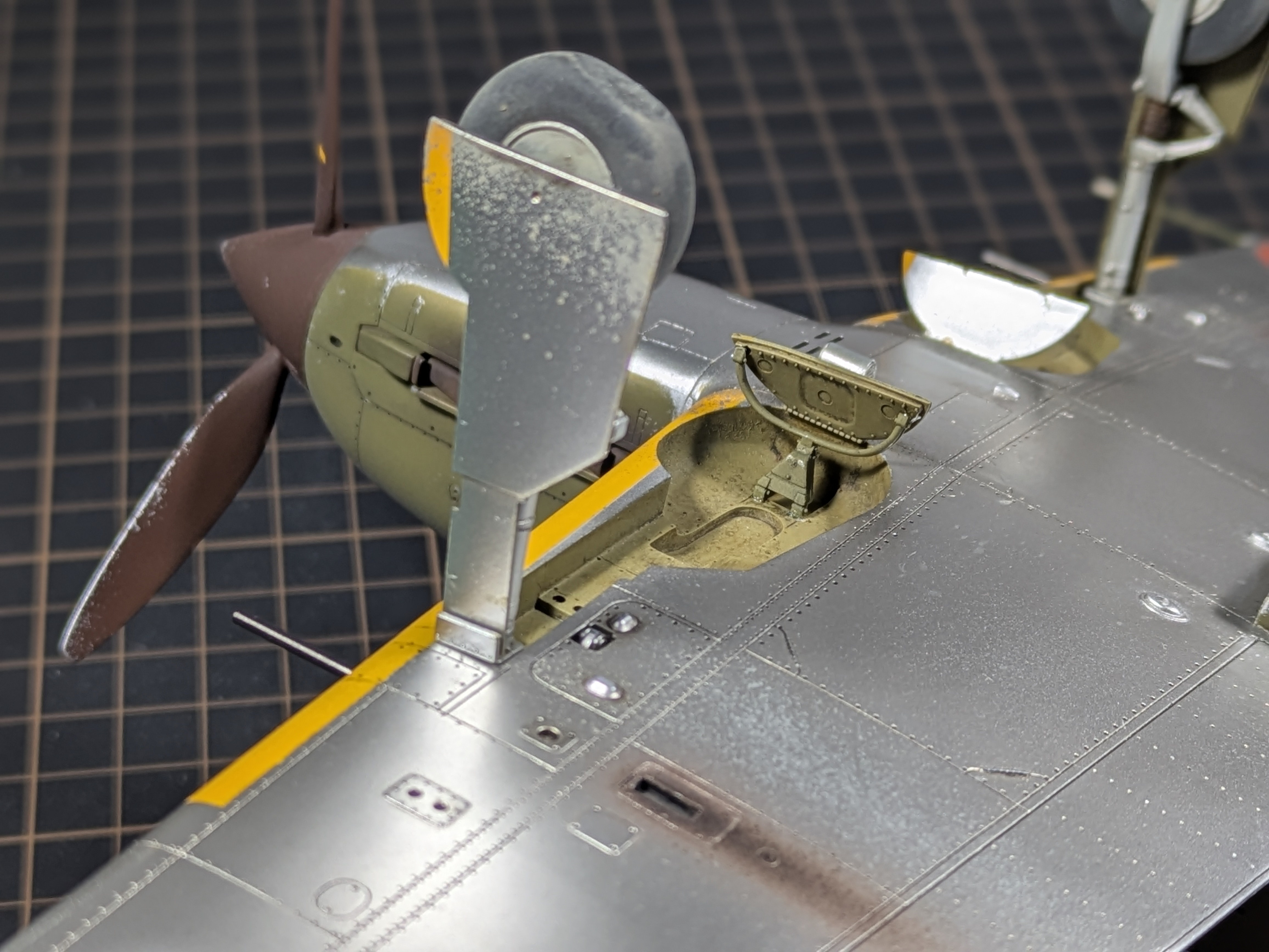Underside landing gear right side - weathering