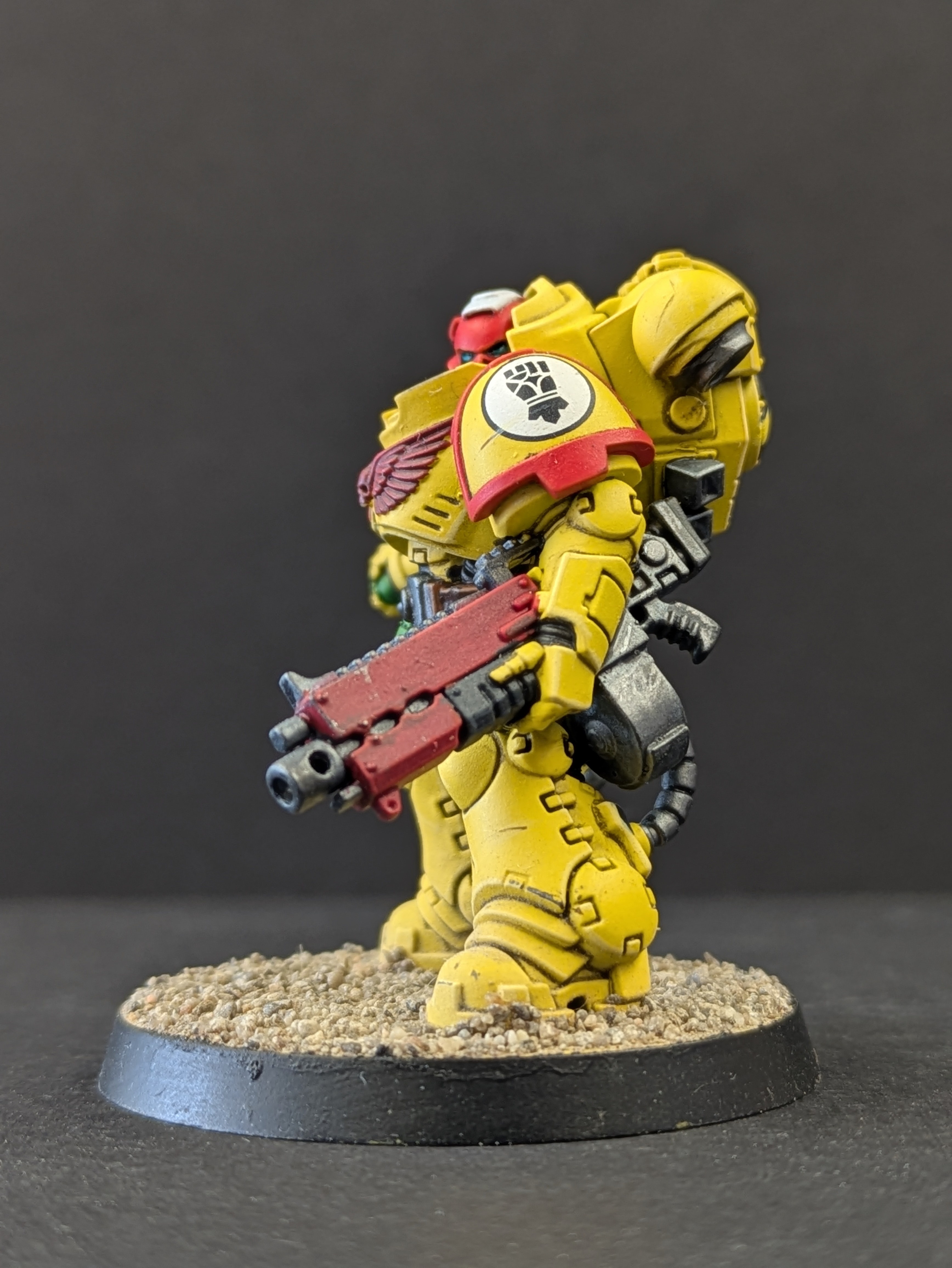 Imperial Fist - front/side profile holding bolter