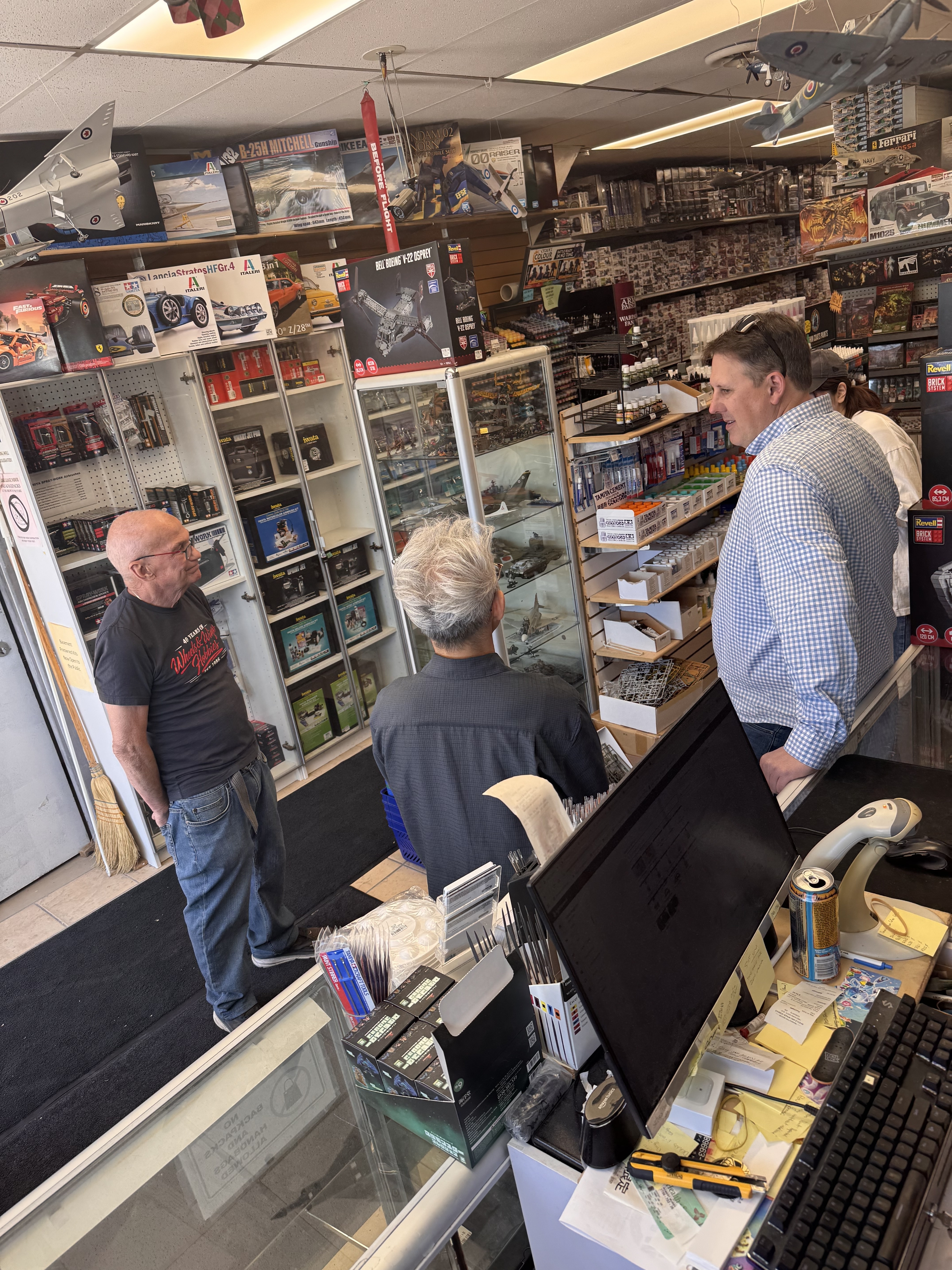 Candid picture of the meeting between Wheels & Wings, Borgfeldt, and Tamiya