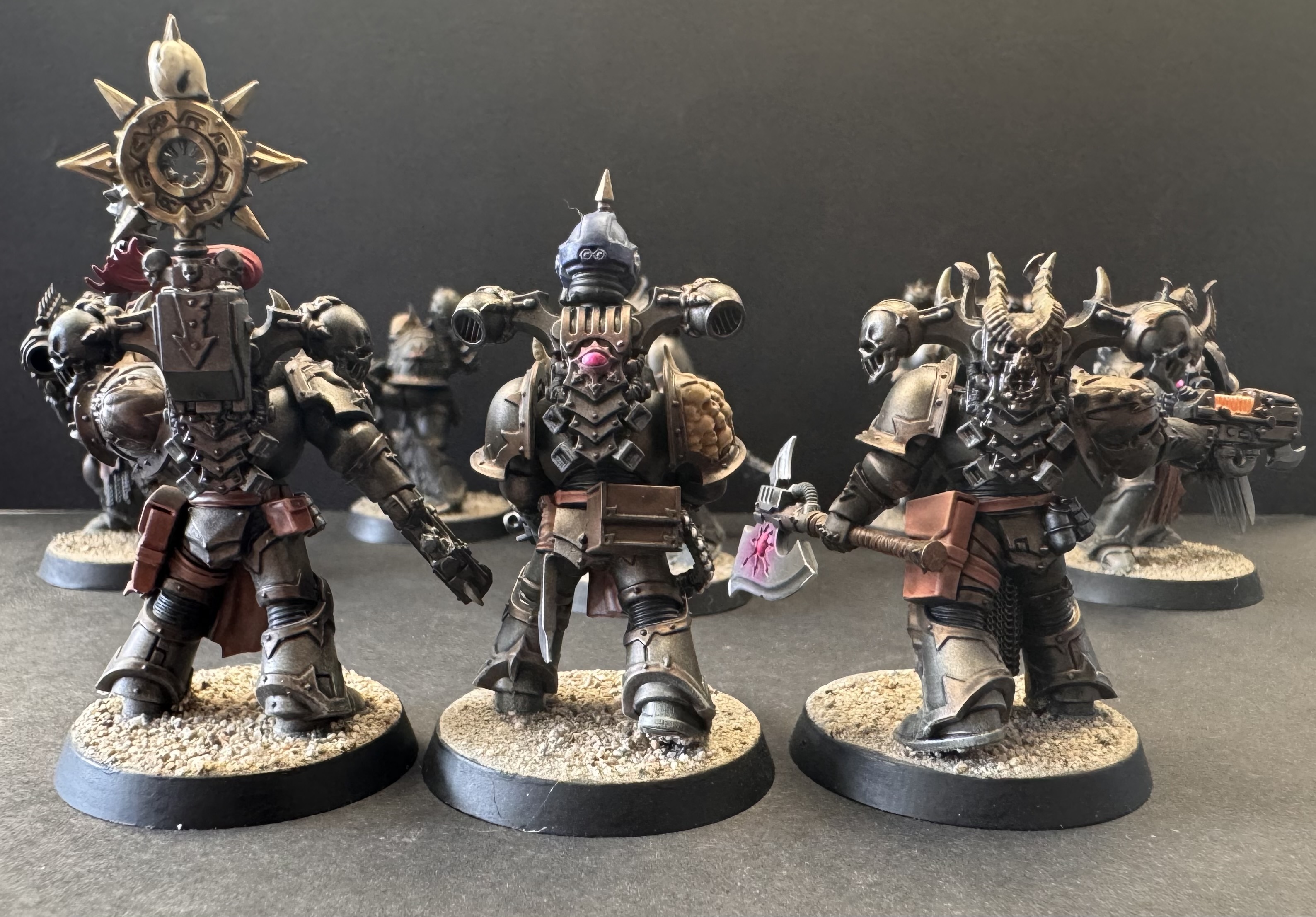 Chaos Marine focus back - Eyes of Horus glow on axe and backpack