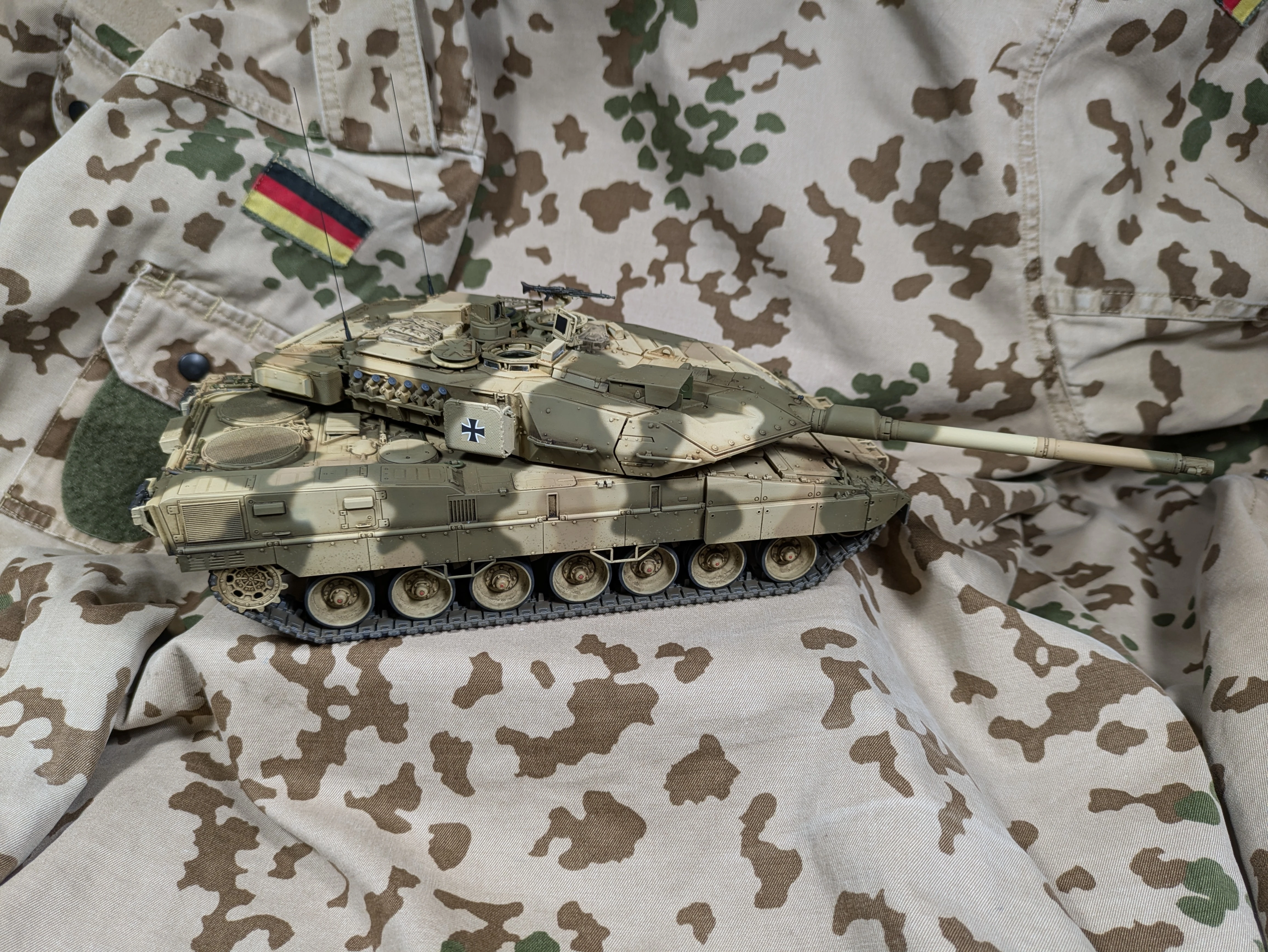 Tamiya Leopard 2A7 arid scheme - side profile left hero shot