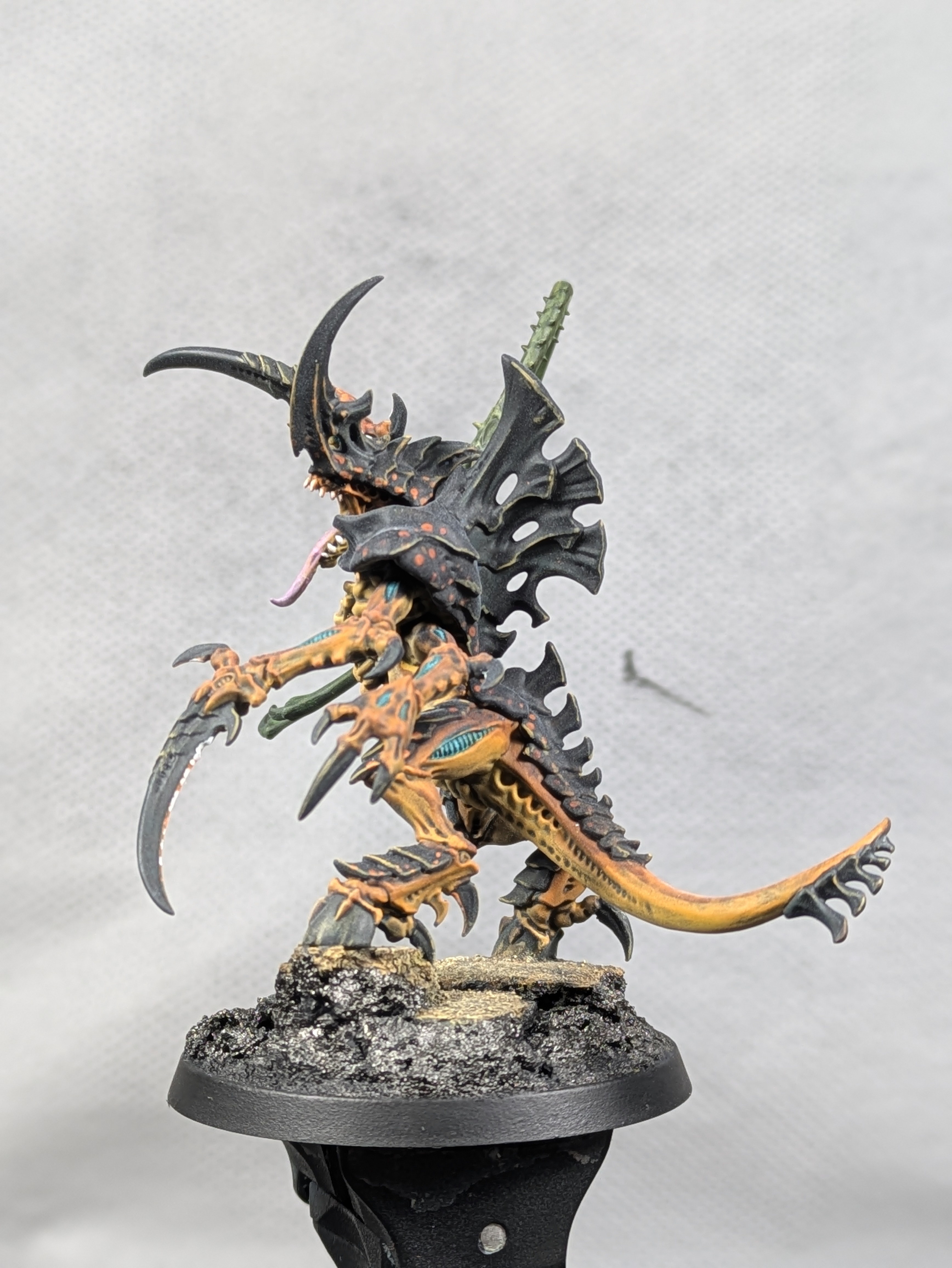 Tyranid Prime - side profile showing claws