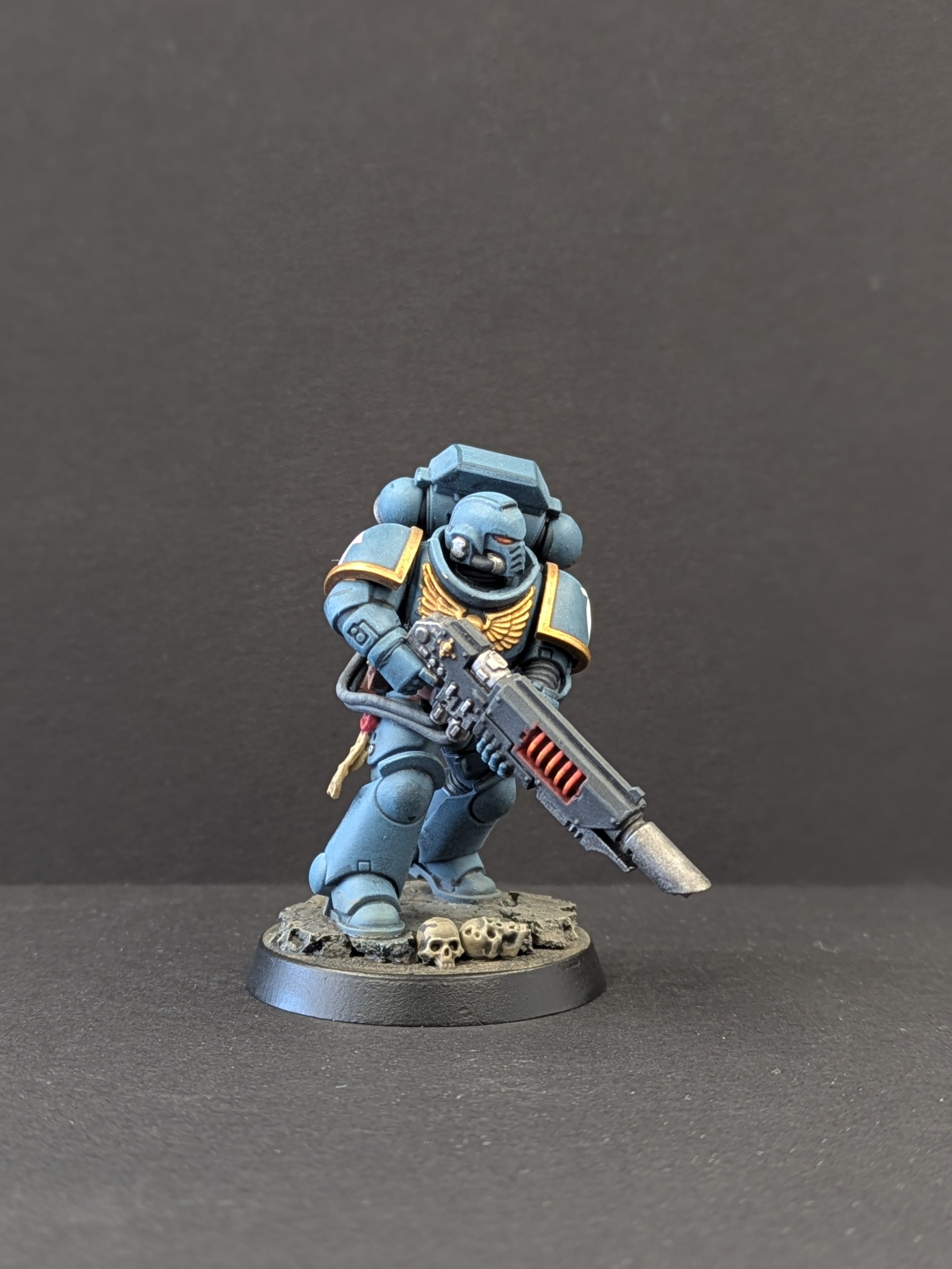 Side profile - weapon front