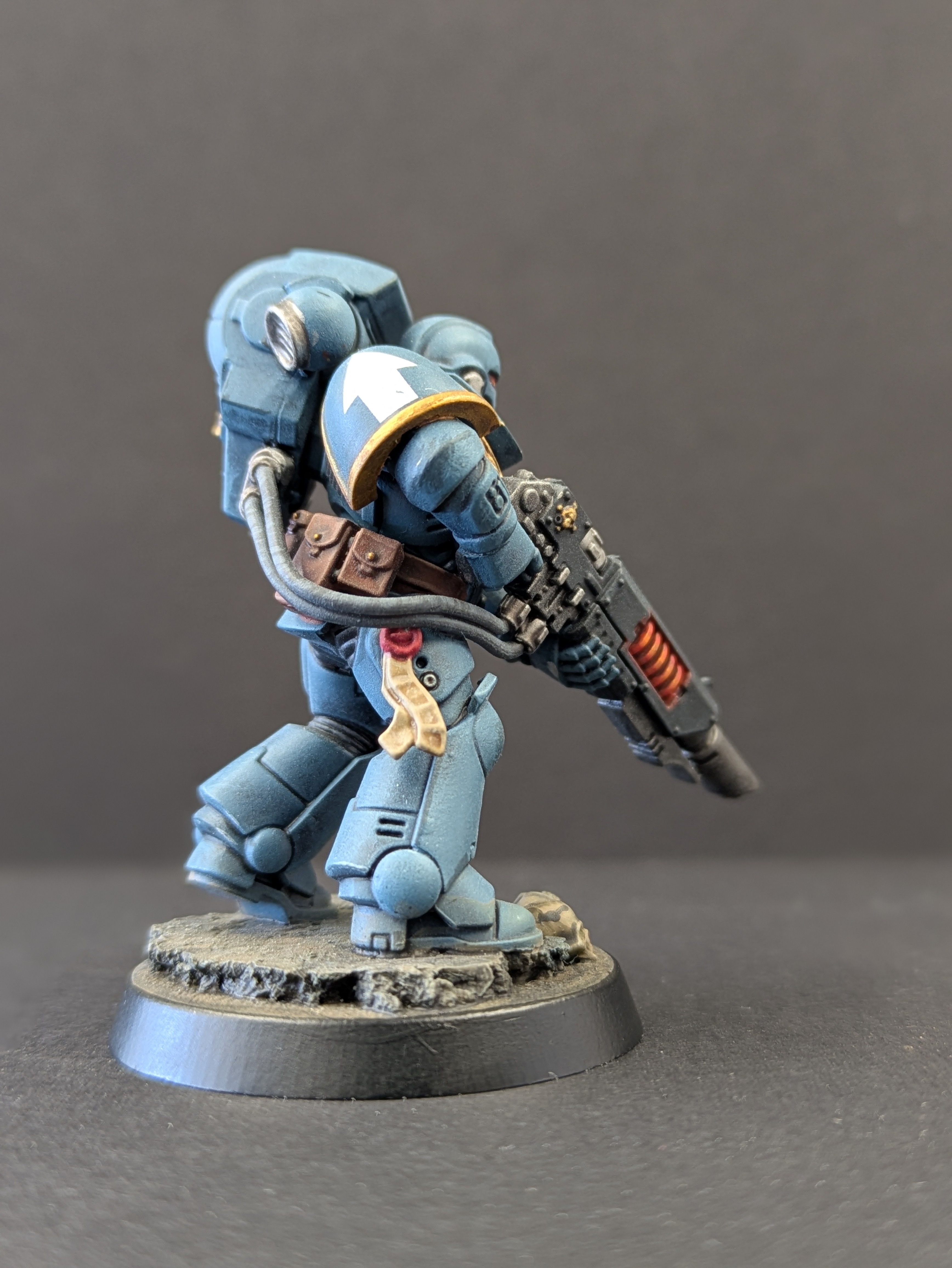 Back of weapon showing power wires and shoulder decal