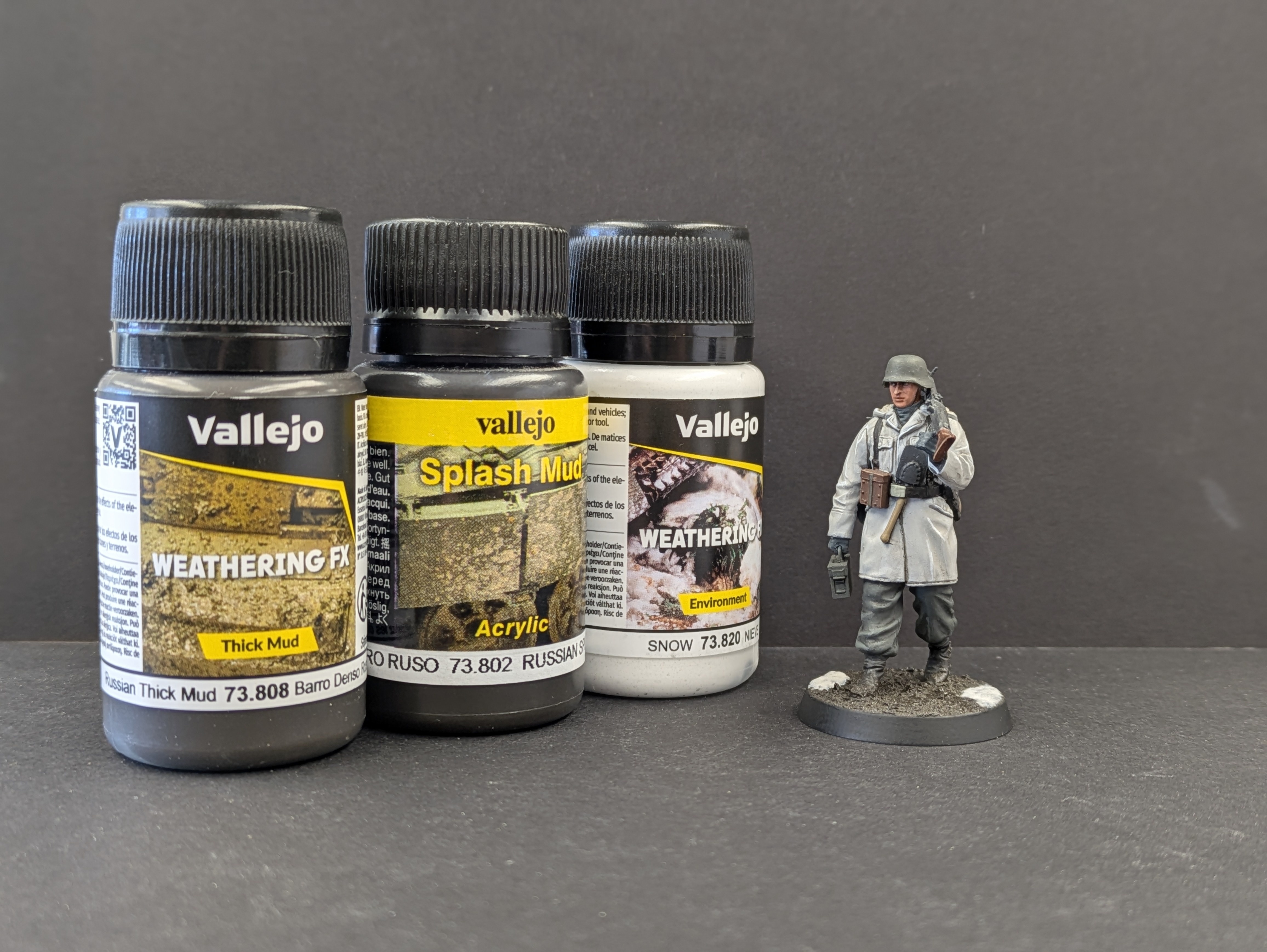 Figure with all three basing and weathering effects on the 32mm base