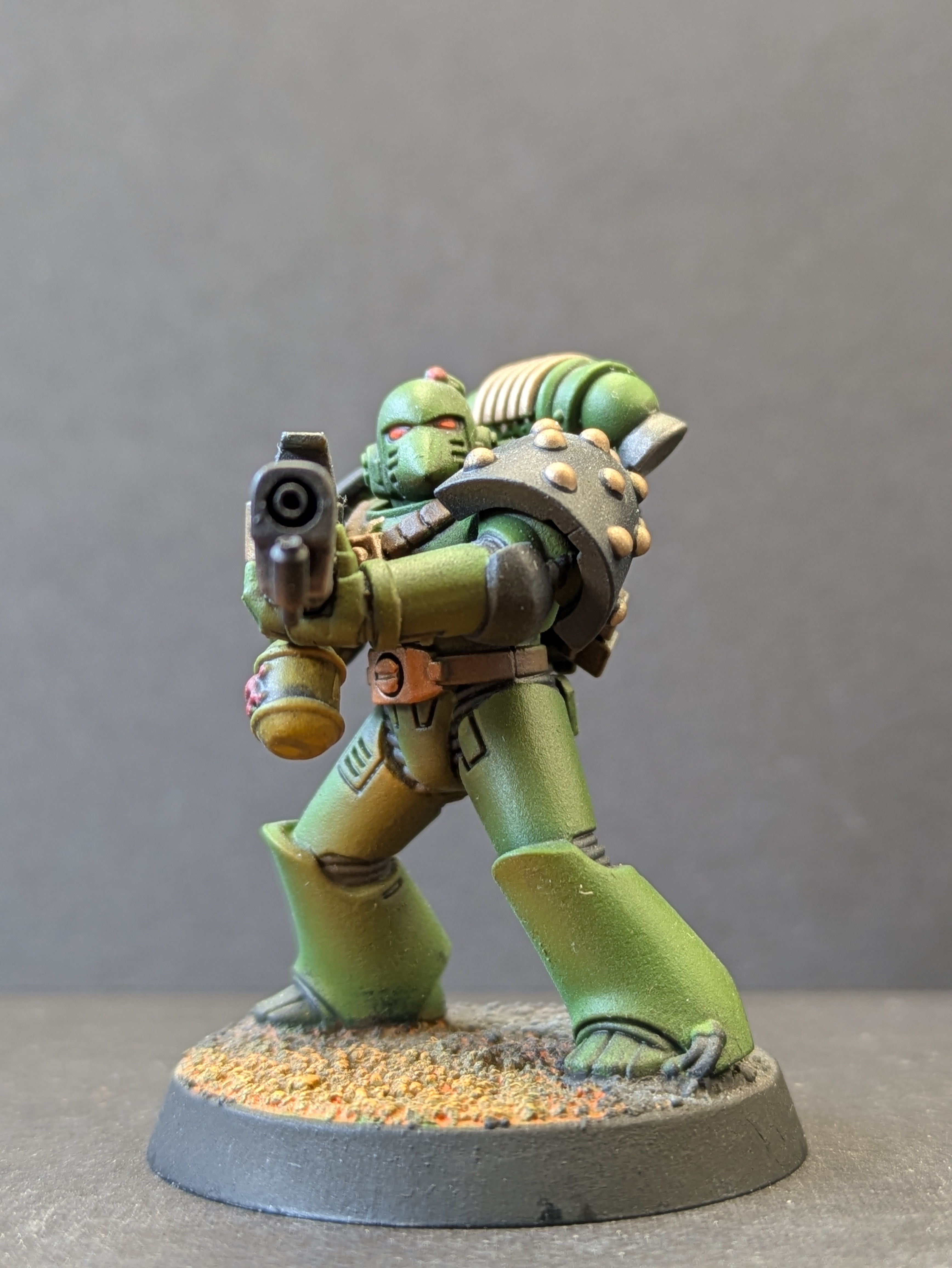 Salamanders Horus Heresy Marine - front view looking down the barrel with OSL glow