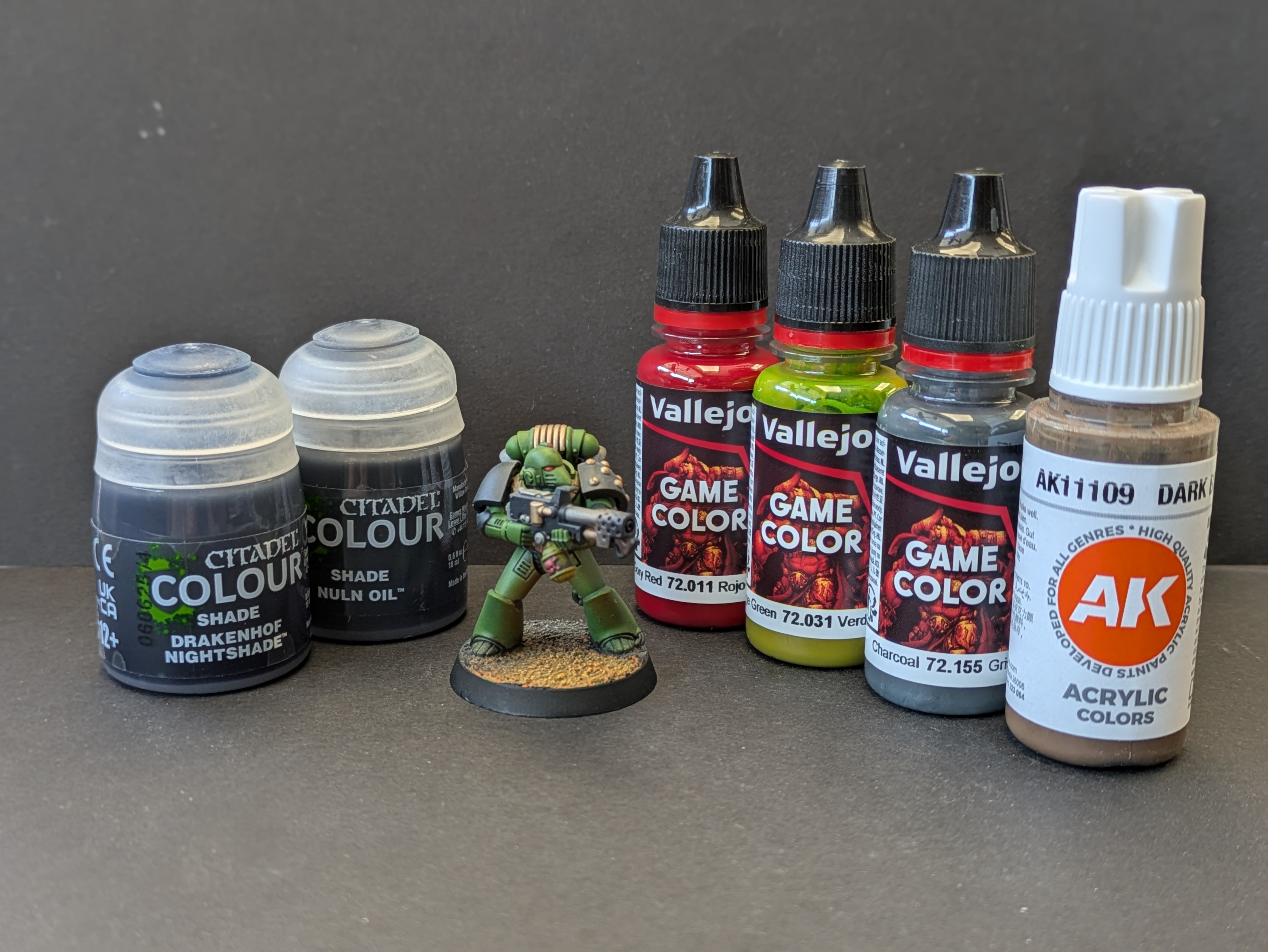 Salamander with secondary paints