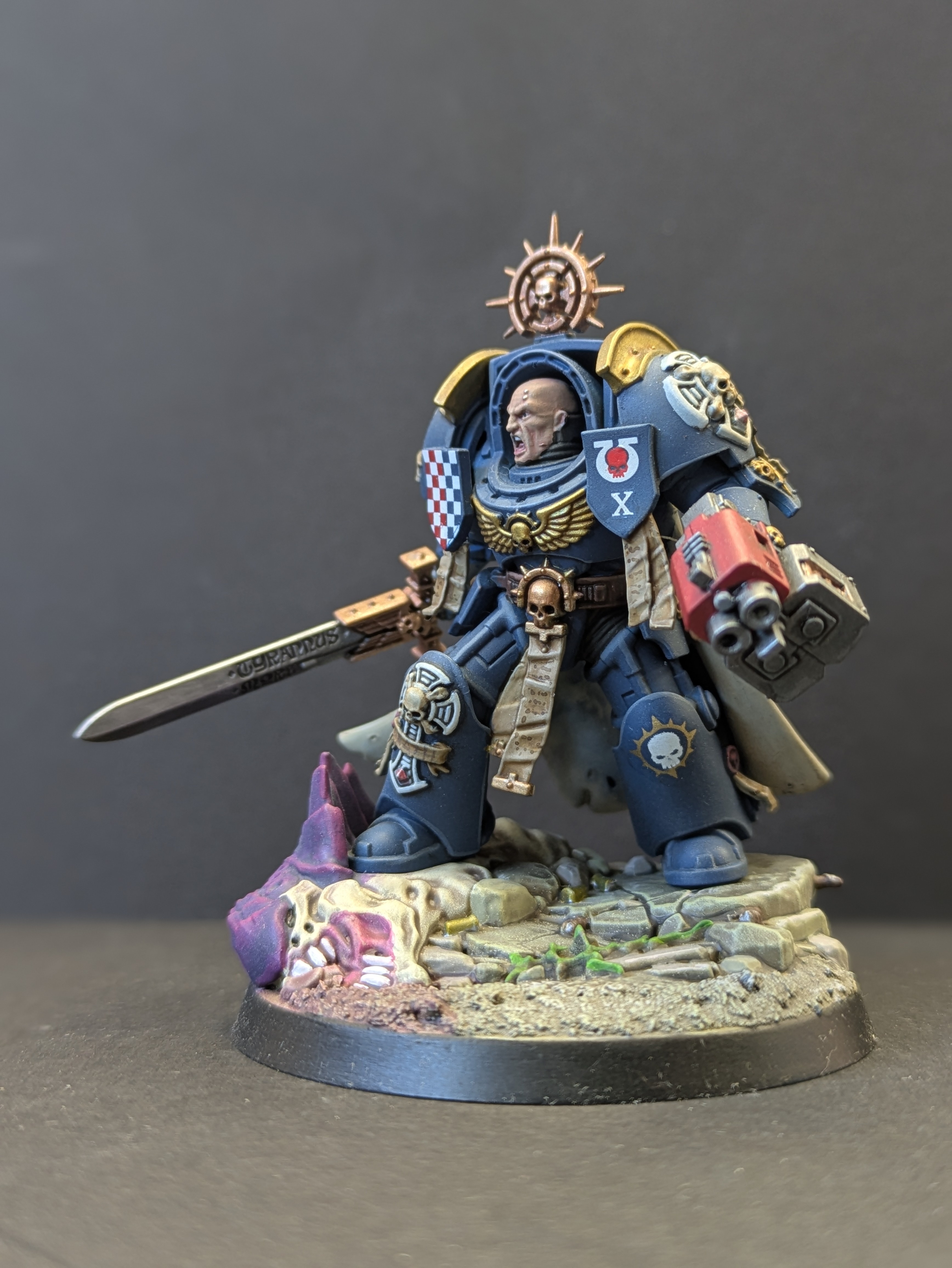 Kyle's Captain in Terminator Armour - side hero pose