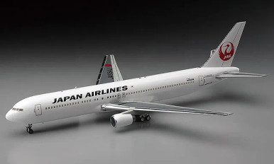1/200 Japan Airlines Boeing 767-300ER Plastic Model