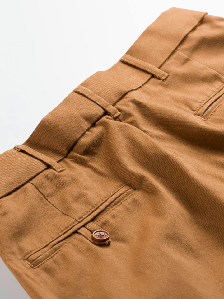 Close Up of Mens Tan Brown Pleated Chinos Rear Pocket