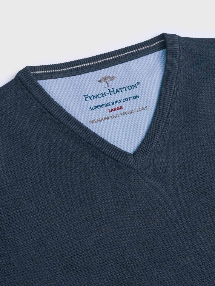 Superfine cotton v neck in navy collar